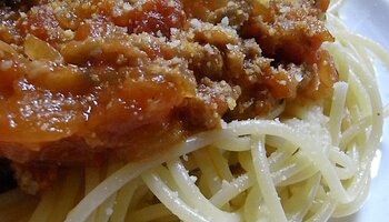 plate of spaghetti with red meat sauce